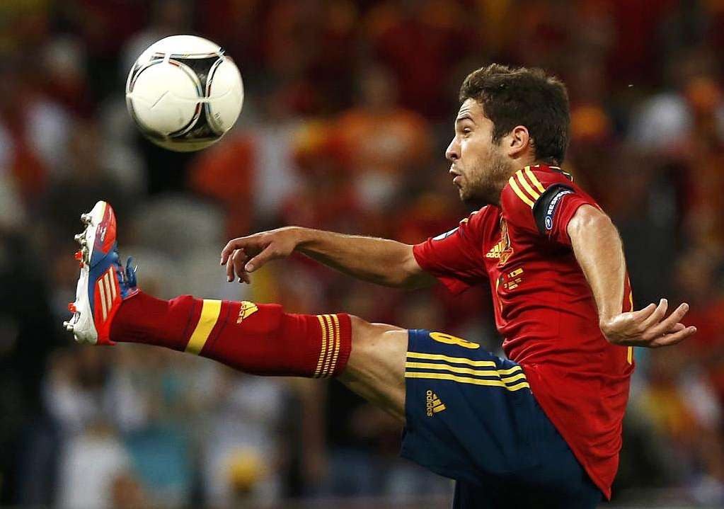 Barcelona close to sign Valencia's Jordi Alba