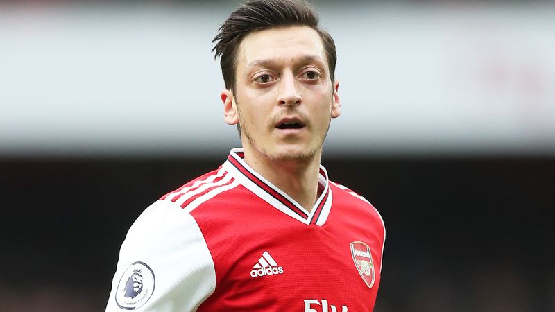 Misfiring Gunners wrong not to include Ozil in their attacking arsenal this season