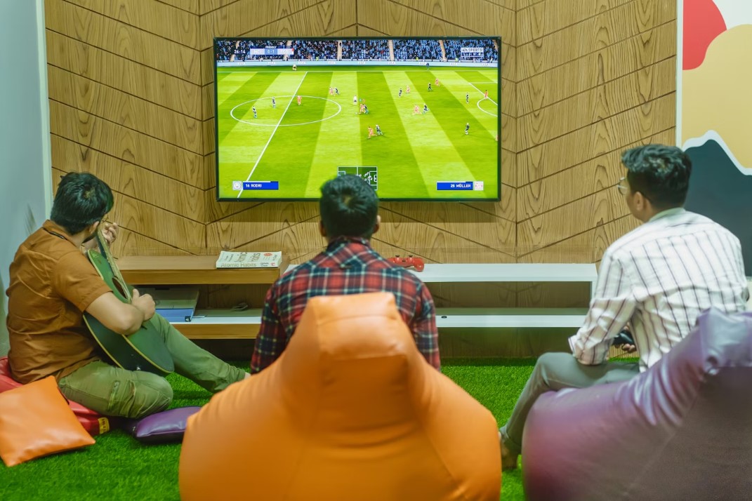 4 Things Fans Do While Watching Football