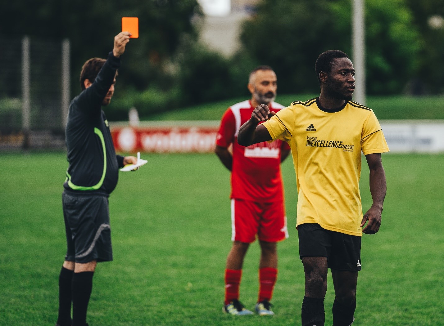 Football Yellow Card Betting Strategy: Key Guidelines and Fundamentals